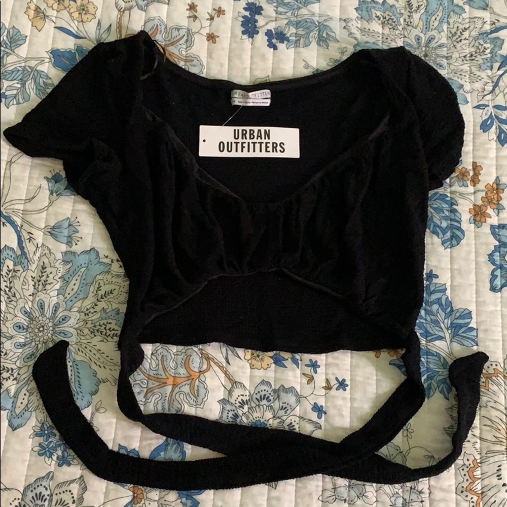 Black wrap around cropped shirt